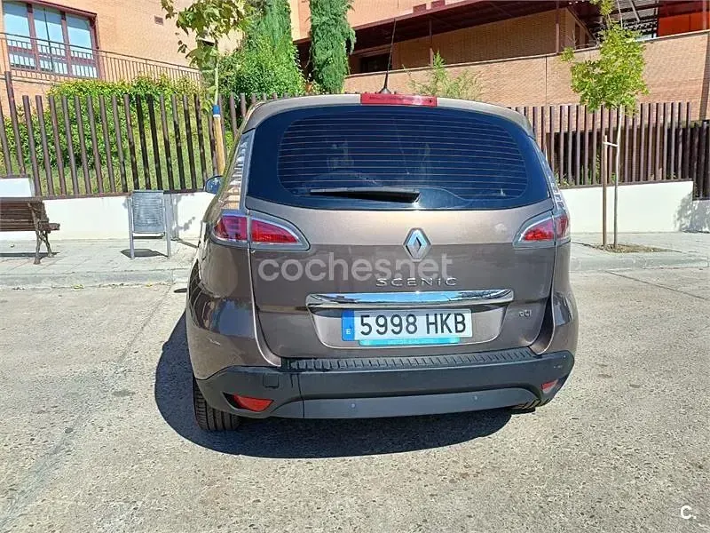 Usado Renault Scénic III Dynamique 130 CV (95 kW) 2012 Marrón Monovolumen