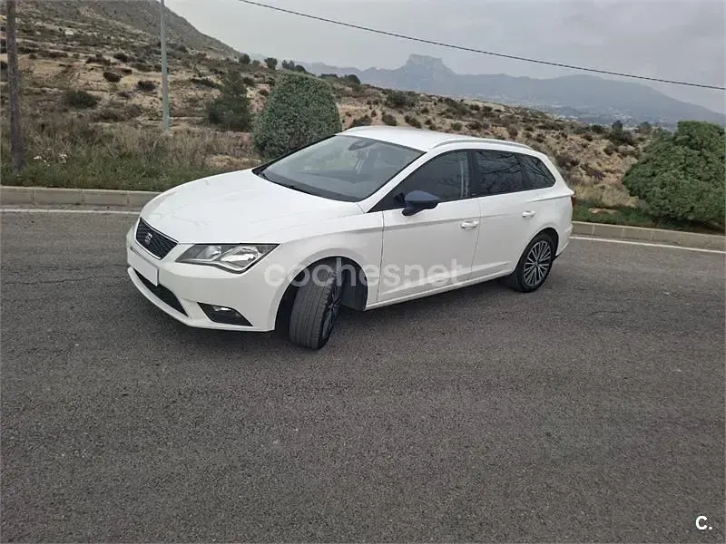 Usado Seat Leon ST CONNECT 110 CV (80 kW) 2016 Blanco Familiar