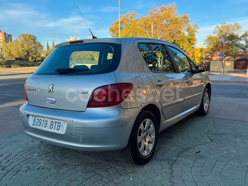 Usado Peugeot 307 75 CV (55 kW) 2002 Gris / plata Berlina