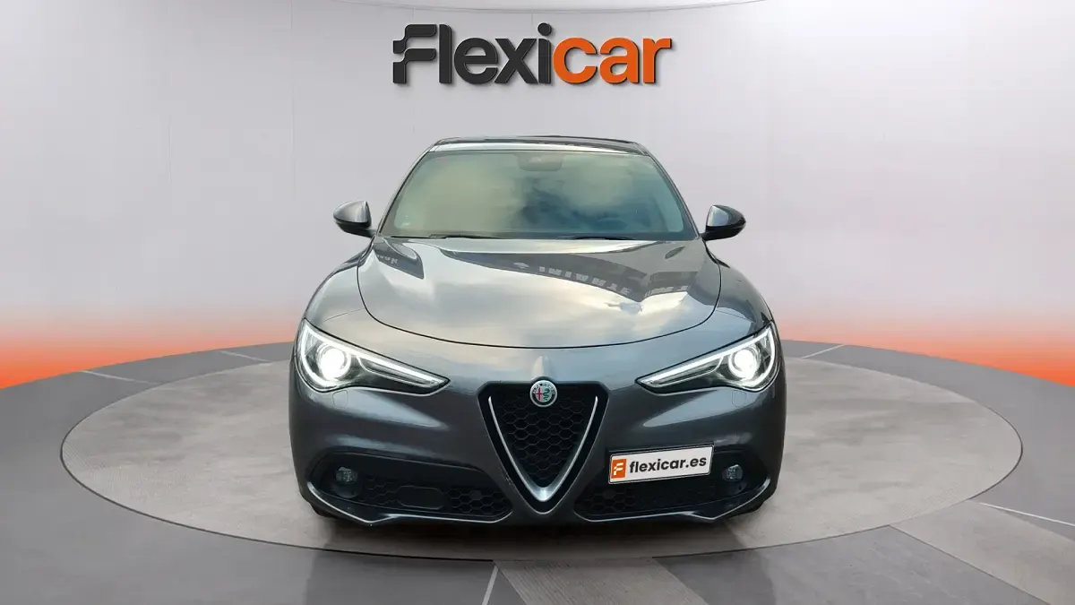 Usado Alfa Romeo Stelvio Executive 160 CV (117 kW) 2019 Verde SUV