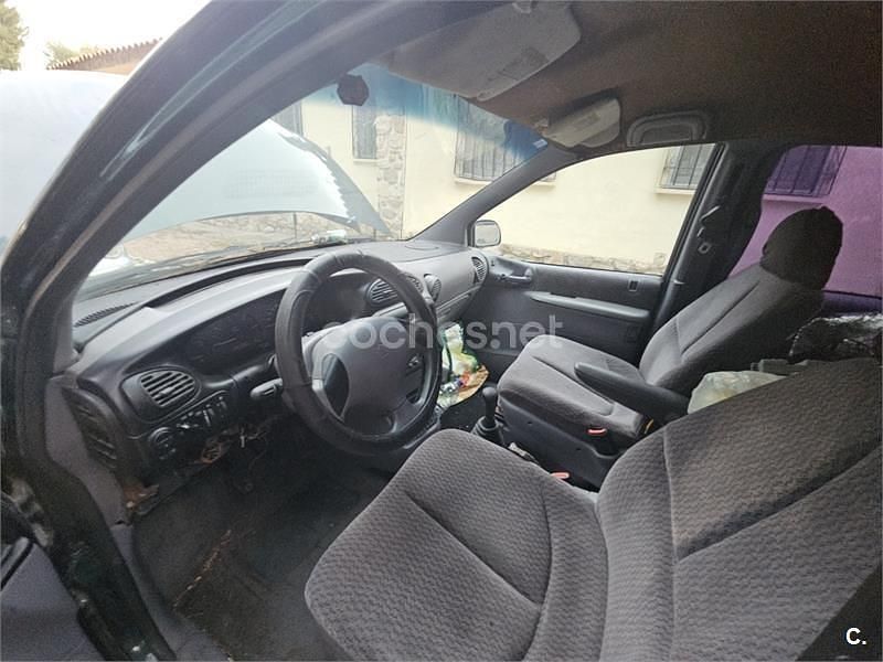 Usado Chrysler Voyager 115 CV (84 kW) 2000 Verde Monovolumen