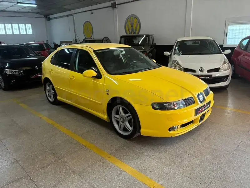 Usado Seat Leon FR 150 CV (110 kW) 2004 Amarillo Utilitario