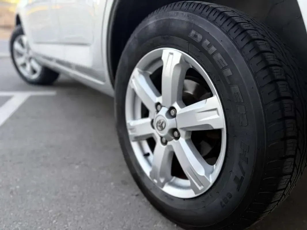 Usado Toyota RAV4 Premium 177 CV (130 kW) 2010 Gris SUV