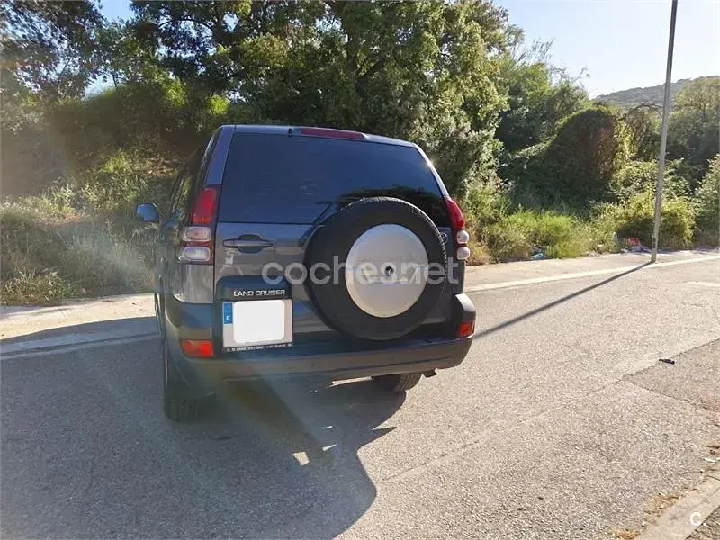 Usado Toyota Land Cruiser 163 CV (119 kW) 2005 Gris / plata SUV