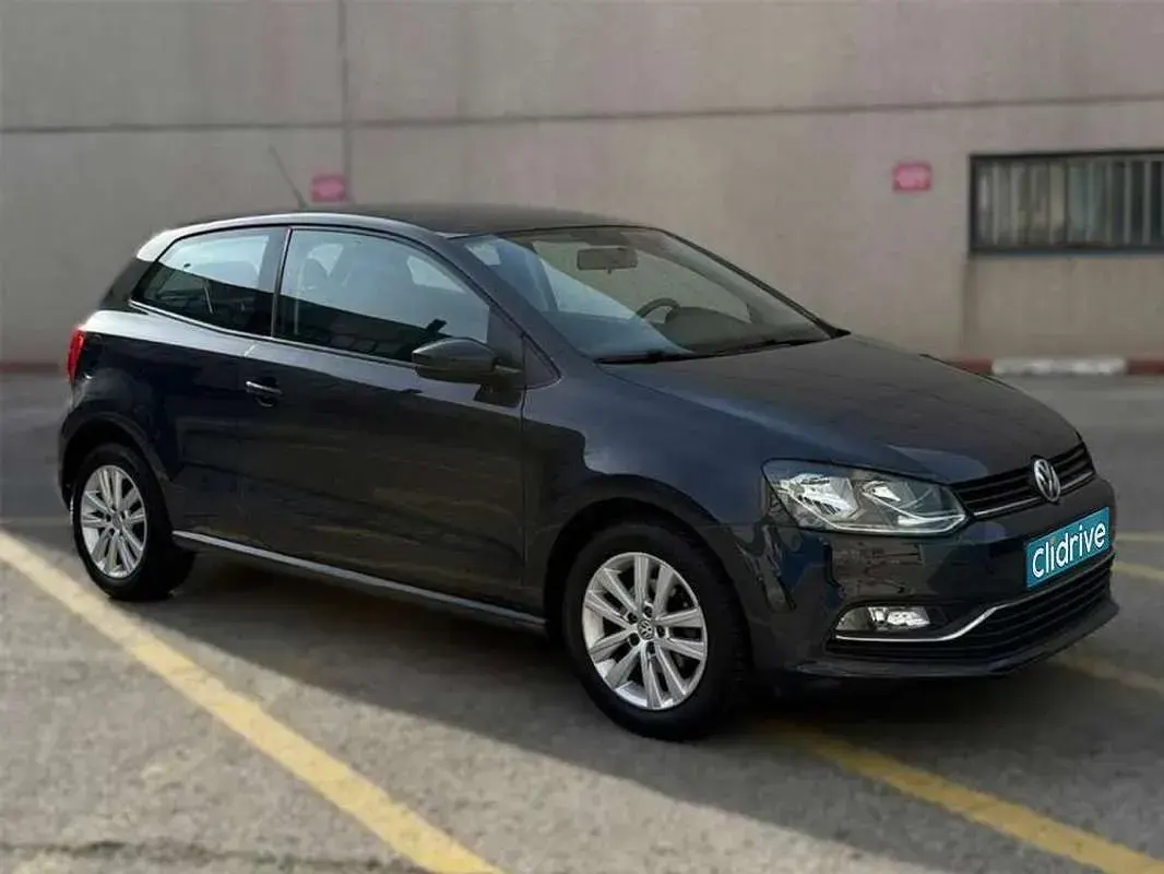 Usado VW Polo Advance 90 CV (66 kW) 2014 Gris Utilitario