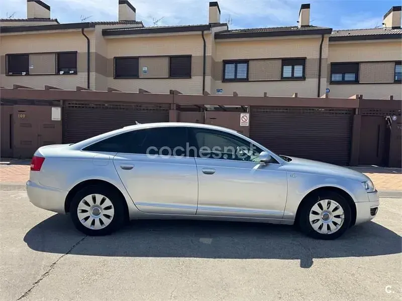 Usado Audi A6 136 CV (100 kW) 2009 Gris / plata Berlina
