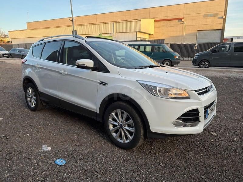 Usado Ford Kuga Titanium 150 CV (110 kW) 2016 Blanco SUV