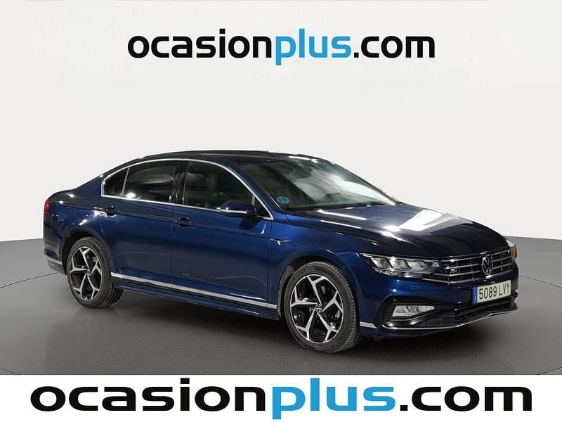 Usado VW Passat R-line 150 CV (110 kW) 2022 Azul Familiar