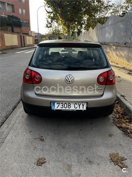 Beige Usado 2004 VW Golf IV Highline Berlina | 2400 € (Buen precio) - Imagen 1/4