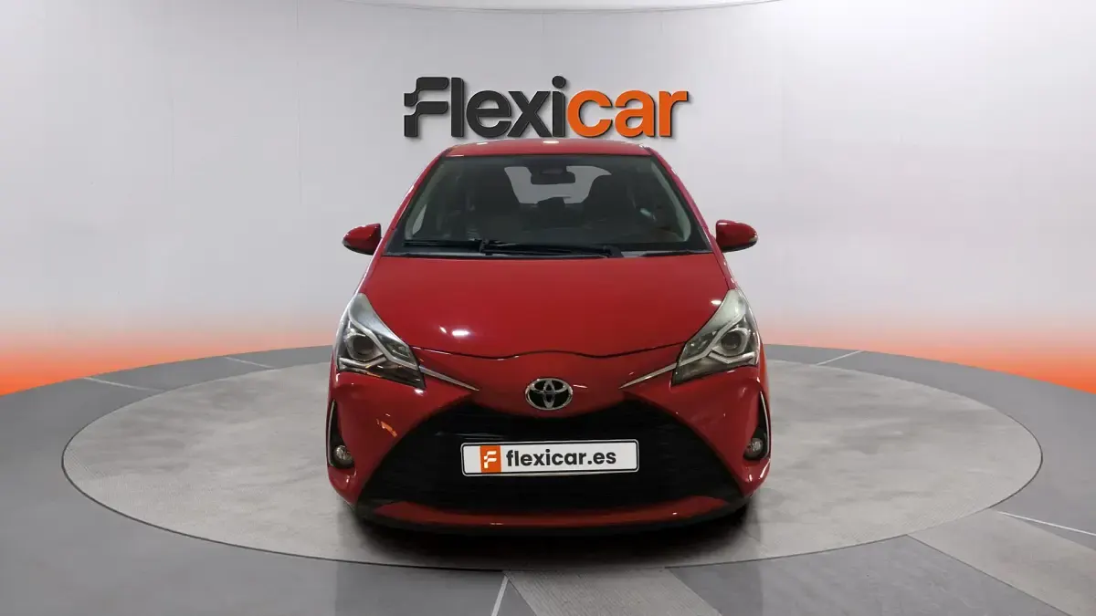 Usado Toyota Yaris Active 69 CV (50 kW) 2018 Rojo Berlina