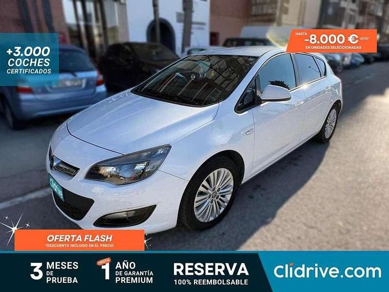 Blanco Usado 2015 Opel Astra Selective Utilitario | 6390 € (Buen precio) - Imagen 1/3