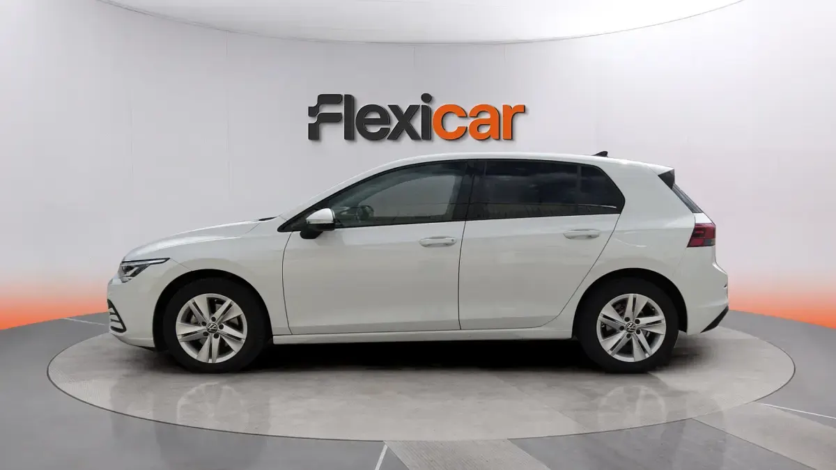 Usado VW Golf VIII 110 CV (80 kW) 2024 Blanco Berlina