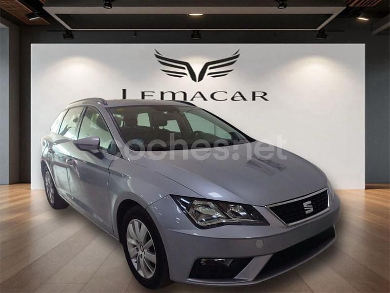 Usado Seat Leon Style 115 CV (84 kW) 2020 Azul Familiar