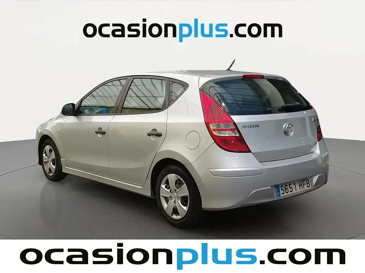 Usado Hyundai i30 Classic 90 CV (66 kW) 2011 Plateado Utilitario