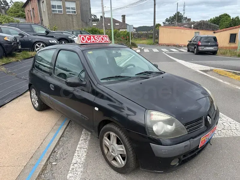 Usado Renault Clio II Expression 100 CV (73 kW) 2003 Negro Berlina