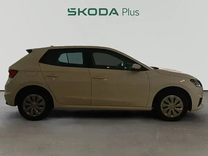 Usado Skoda Fabia Style 95 CV (69 kW) 2022 Blanco Utilitario