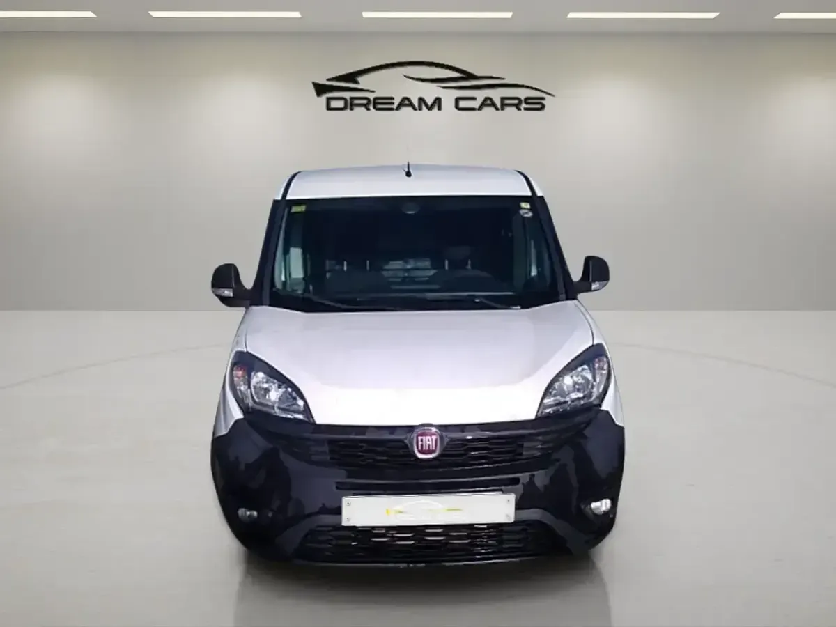 Usado Fiat Doblò 95 CV (69 kW) 2019 Blanco Monovolumen