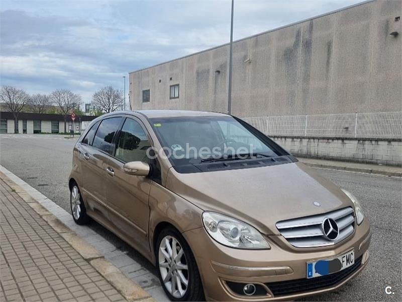 Usado Mercedes B200 140 CV (102 kW) 2007 Beige Monovolumen