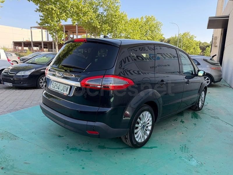 Begagnad Ford S-MAX Titanium 150 HK (110 kW) 2015 Svart Minibuss
