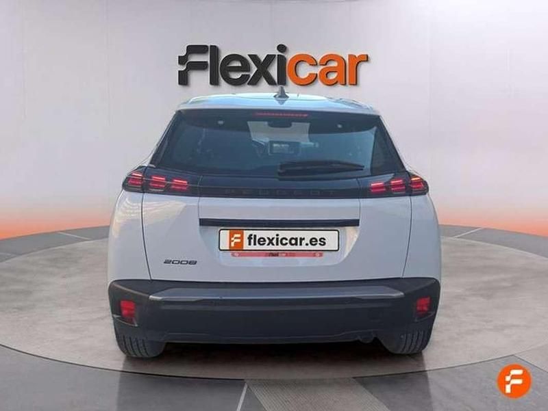 Usado Peugeot 2008 Active 101 CV (74 kW) 2023 Gris SUV