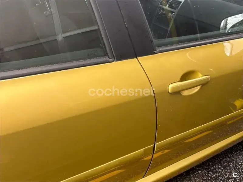 Usado Peugeot 307 90 CV (66 kW) 2001 Amarillo Utilitario