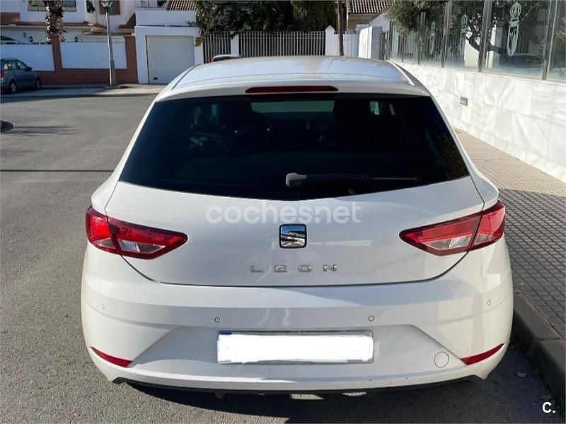 Usado Seat Leon Style Plus 110 CV (80 kW) 2017 Blanco Berlina