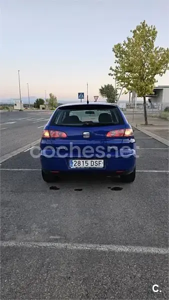 Usado Seat Ibiza 100 CV (73 kW) 2005 Azul Utilitario