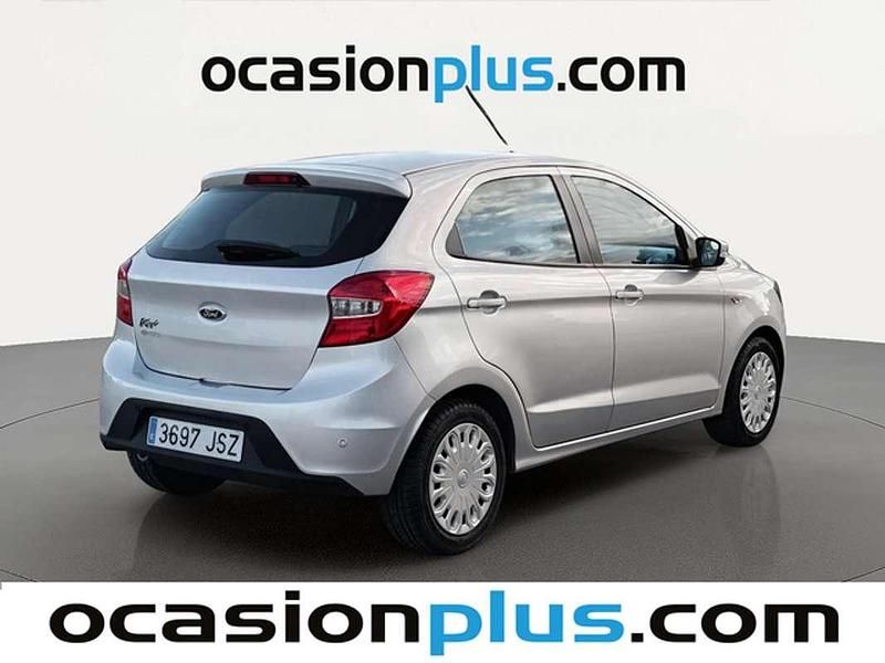 Usado Ford Ka Plus Ultimate 86 CV (63 kW) 2016 Plateado Utilitario