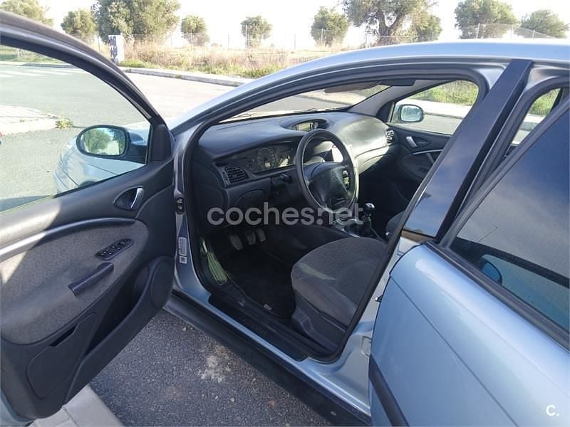 Usado Citroën C5 110 CV (80 kW) 2003 Azul Berlina