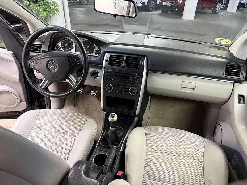 Usado Mercedes B200 140 CV (102 kW) 2008 Negro Monovolumen