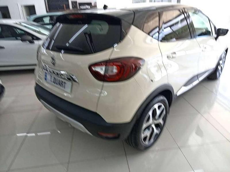 Usado Renault Captur Zen 90 CV (66 kW) 2018 Negro SUV