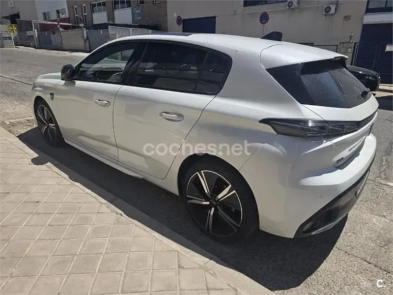 Usado Peugeot 308 GT 130 CV (95 kW) 2022 Blanco Berlina