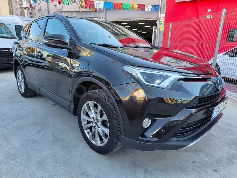 Usado Toyota RAV4 Hybrid Advance 197 CV (144 kW) 2016 Negro SUV