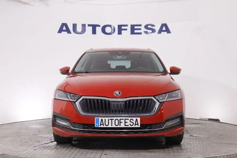 Usado Skoda Octavia Style 150 CV (110 kW) 2021 Rojo Familiar