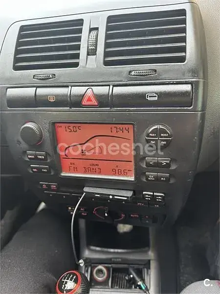 Usado Seat Ibiza 68 CV (50 kW) 2000 Rojo Utilitario