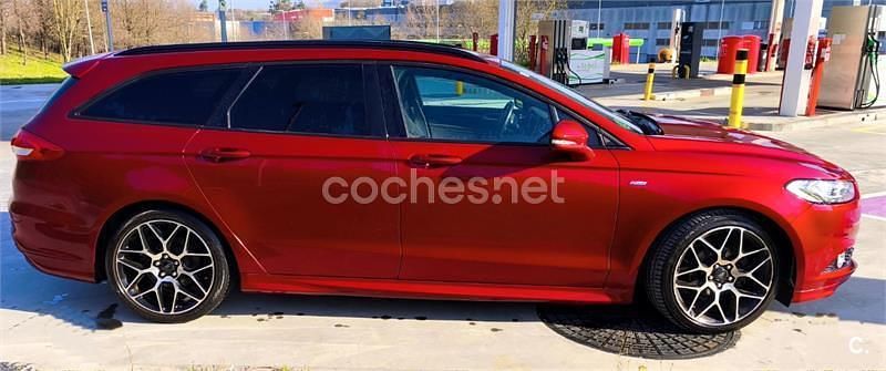 Usado Ford Mondeo ST-Line 165 CV (121 kW) 2018 Granate Familiar