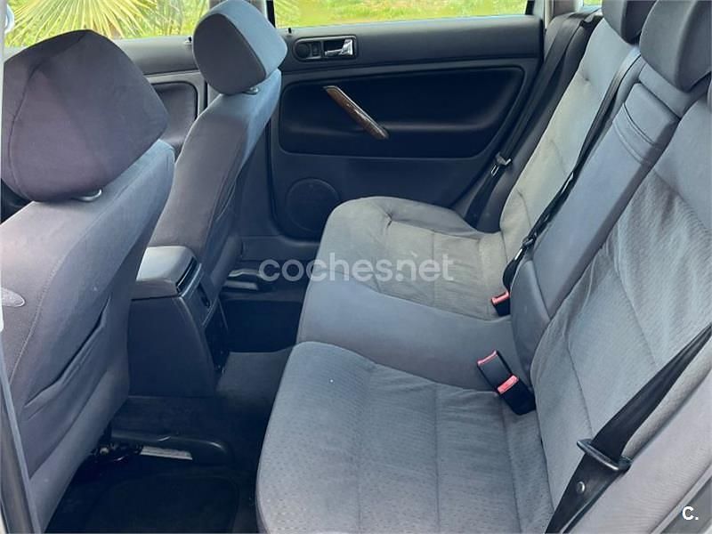 Usado VW Passat Advance 130 CV (95 kW) 2005 Gris / plata Familiar