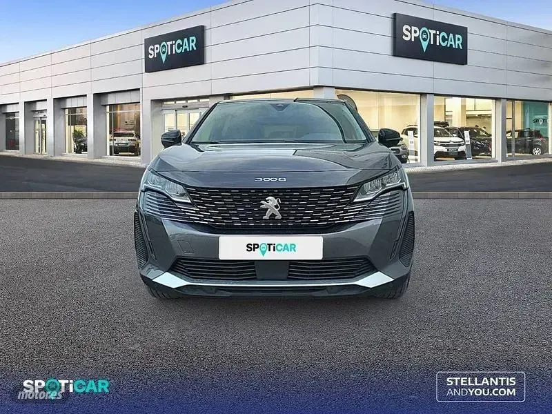 Usado Peugeot 3008 Active 130 CV (95 kW) 2022 Gris SUV