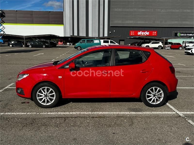 Usado Seat Ibiza Style 105 CV (77 kW) 2012 Rojo Berlina