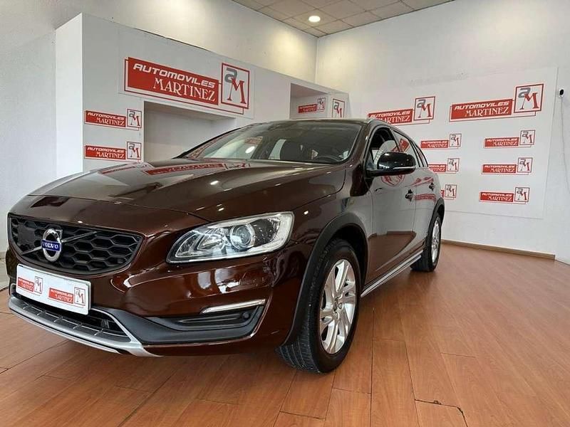 Marrón Usado 2016 Volvo V60 CC Momentum Familiar | 15.500 € (Super precio) - Imagen 1/4