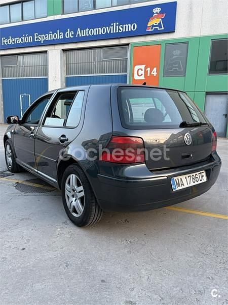 Usado VW Golf IV Highline 115 CV (84 kW) 2000 Gris / plata Berlina
