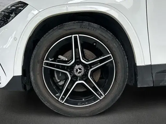 Usado Mercedes GLA200 163 CV (119 kW) 2024 Blanco polar SUV