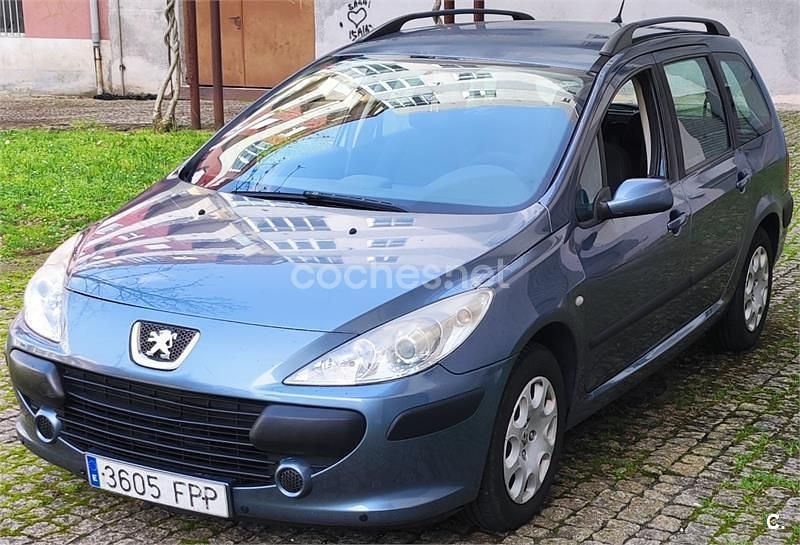 Usado Peugeot 307 110 CV (80 kW) 2007 Gris / plata Familiar
