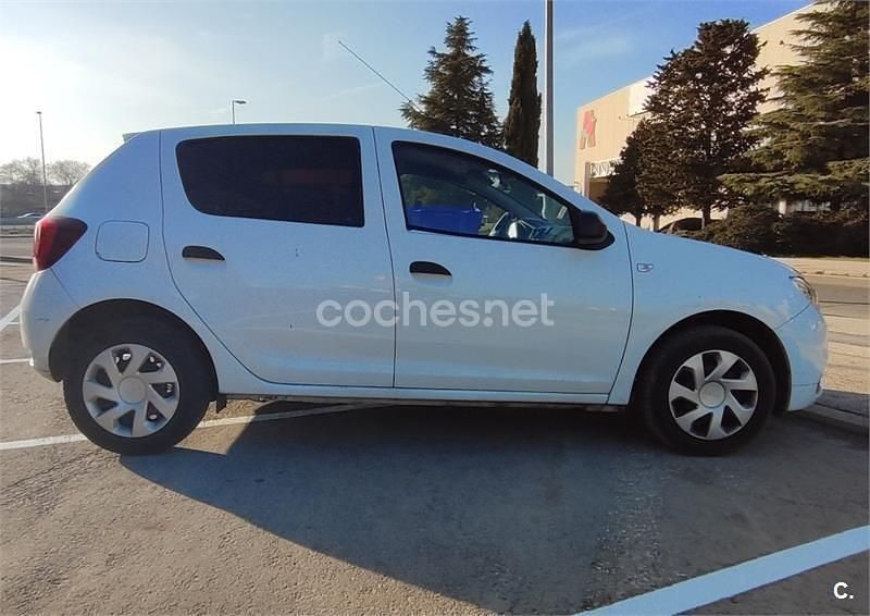 Usado Dacia Sandero Lauréate 73 HP (53 kW) 2017 Branco Sedan