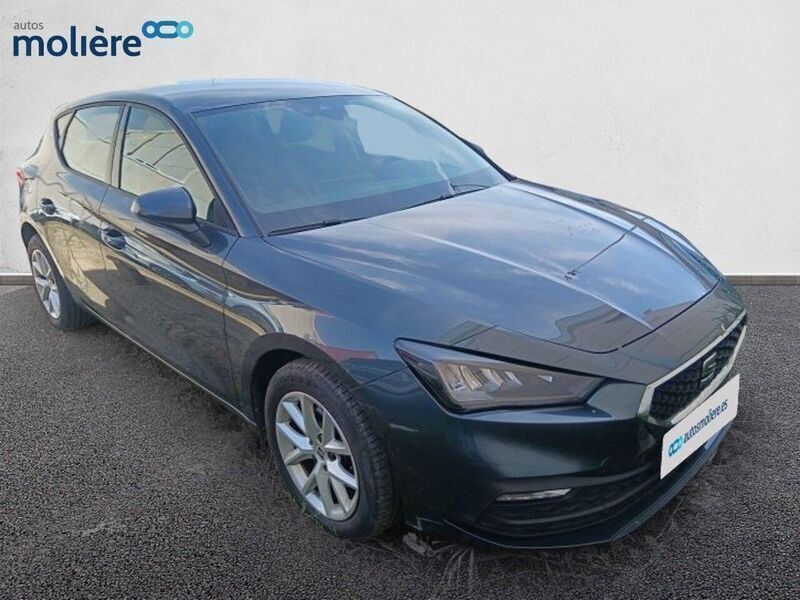 Gris / plata Usado 2022 Seat Leon Reference Berlina | 17.890 € (Precio justo) - Imagen 1/4