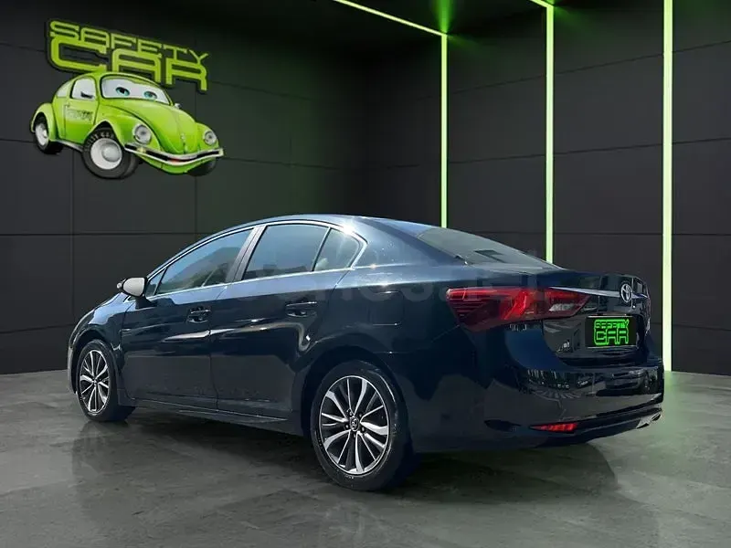 Usado Toyota Avensis Business Edition 143 CV (105 kW) 2017 Azul Berlina