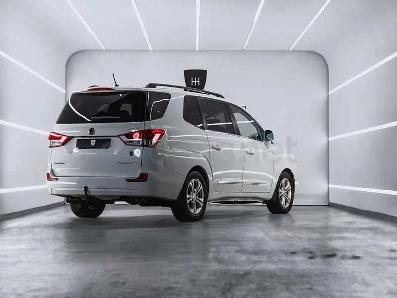 Usado SsangYong Rodius 178 CV (130 kW) 2016 Blanco Monovolumen
