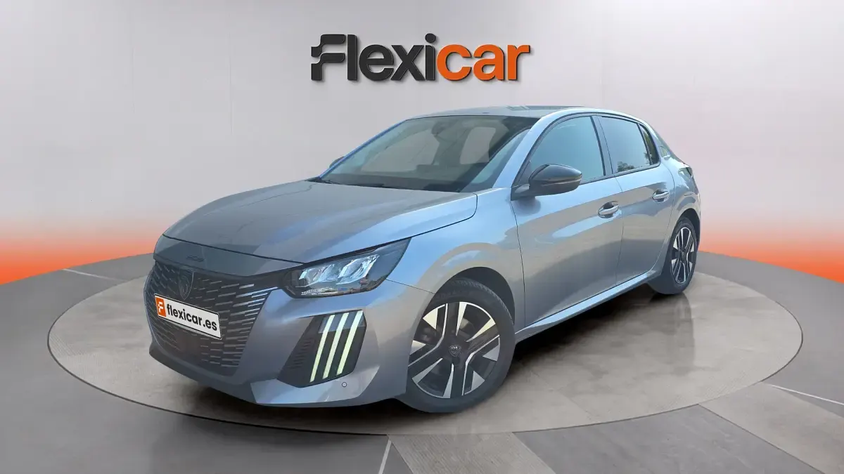 Usado Peugeot 208 Allure 101 CV (74 kW) 2025 Gris Utilitario