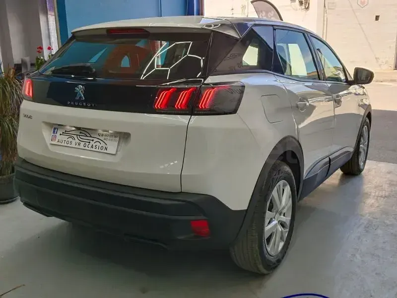 Usado Peugeot 3008 Active 130 CV (95 kW) 2020 Blanco SUV