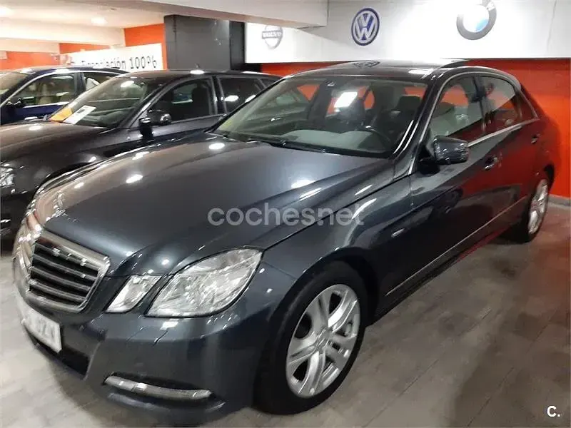 Usado Mercedes E200 Elegance 136 CV (100 kW) 2013 Gris / plata Berlina